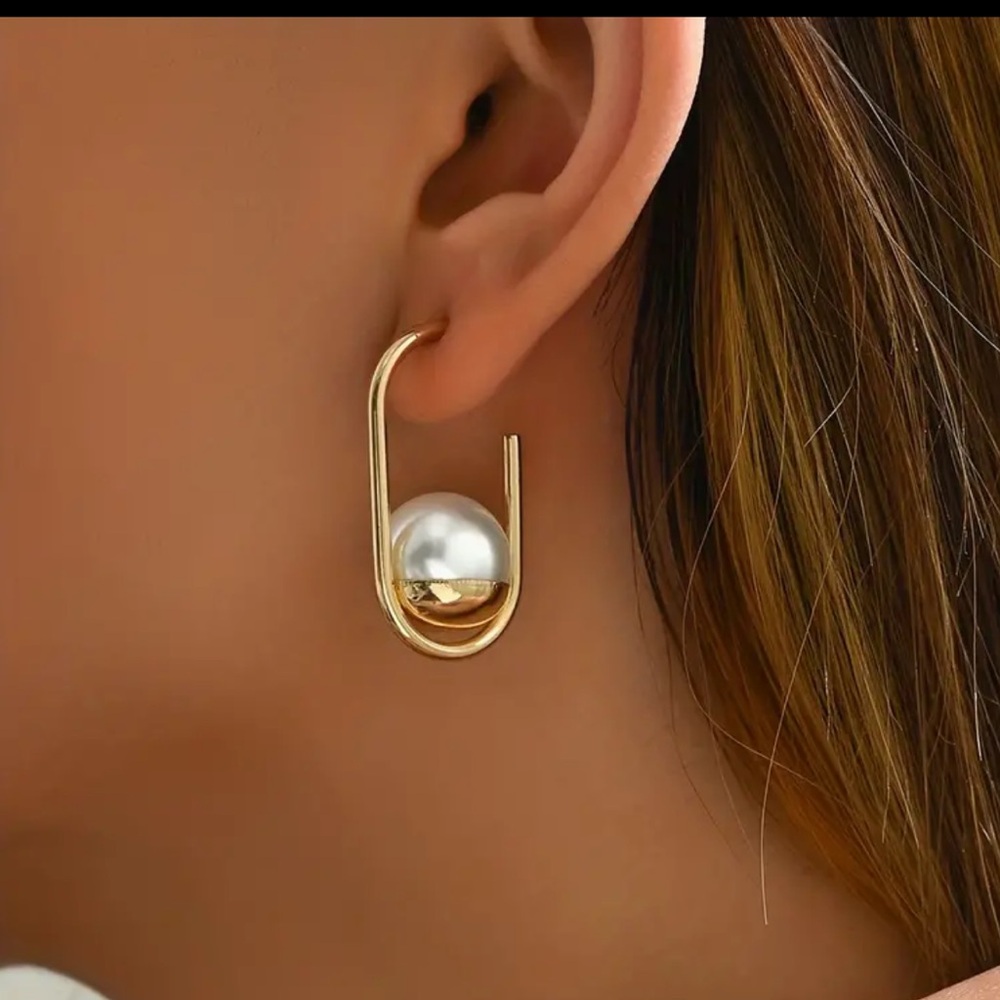 Beautiful Vintage Style Drop Oval Golden Tone, Faux Pearl Bridal Earrings